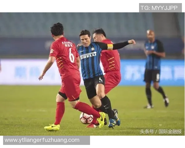 13号足球明星的传奇之路与辉煌成就揭秘 13号足球明星的传奇之路与辉煌成就揭秘