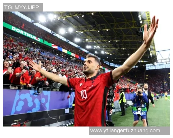 35岁退役足球明星的转型之路与人生新篇章的探索与挑战